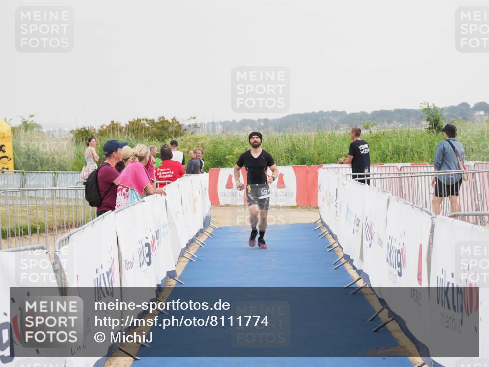 22.06.2025 - Viking Triathlon MichiJ http://msf.ph/oto/8111774 22.06.2025 16:41:07 Ziel 542 meine-sportfotos.de