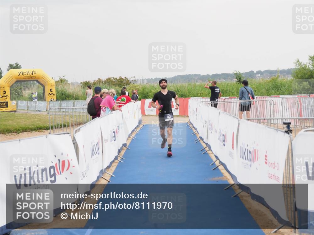 22.06.2025 - Viking Triathlon MichiJ http://msf.ph/oto/8111970 22.06.2025 16:41:09 Ziel 542 meine-sportfotos.de