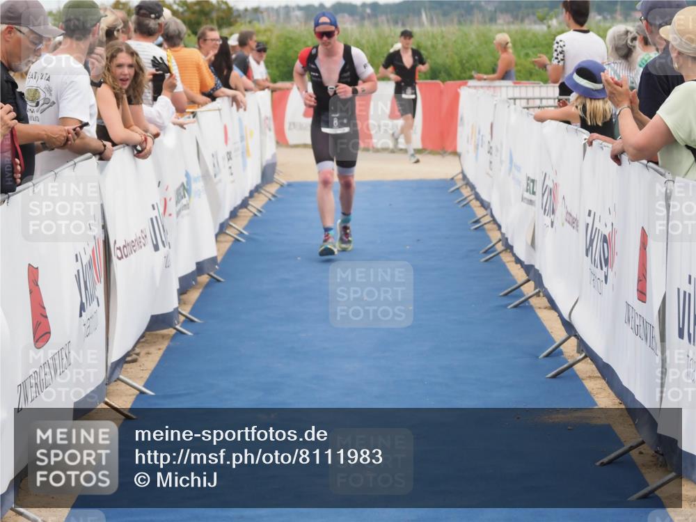 22.06.2025 - Viking Triathlon MichiJ http://msf.ph/oto/8111983 22.06.2025 15:02:48 Ziel 8, 529 meine-sportfotos.de