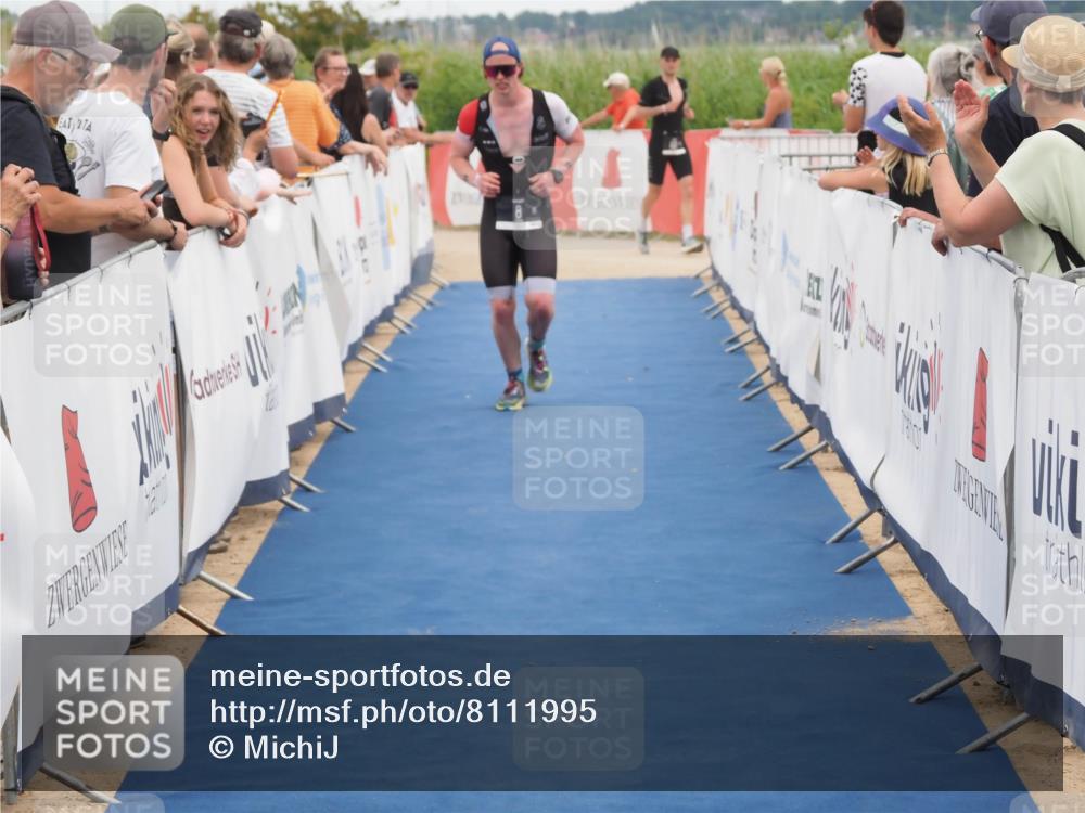 22.06.2025 - Viking Triathlon MichiJ http://msf.ph/oto/8111995 22.06.2025 15:02:48 Ziel 8, 529 meine-sportfotos.de