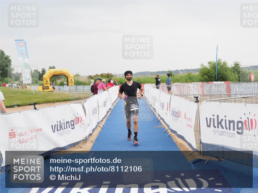 22.06.2025 - Viking Triathlon MichiJ http://msf.ph/oto/8112106 22.06.2025 16:41:11 Ziel 542 meine-sportfotos.de
