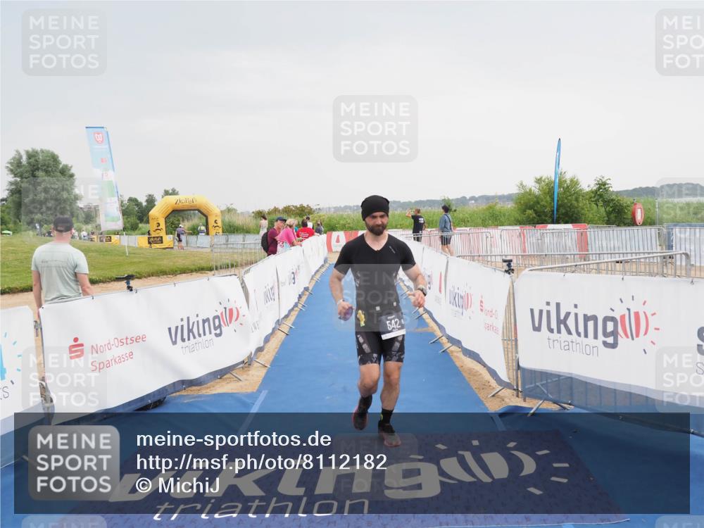 22.06.2025 - Viking Triathlon MichiJ http://msf.ph/oto/8112182 22.06.2025 16:41:12 Ziel 542 meine-sportfotos.de