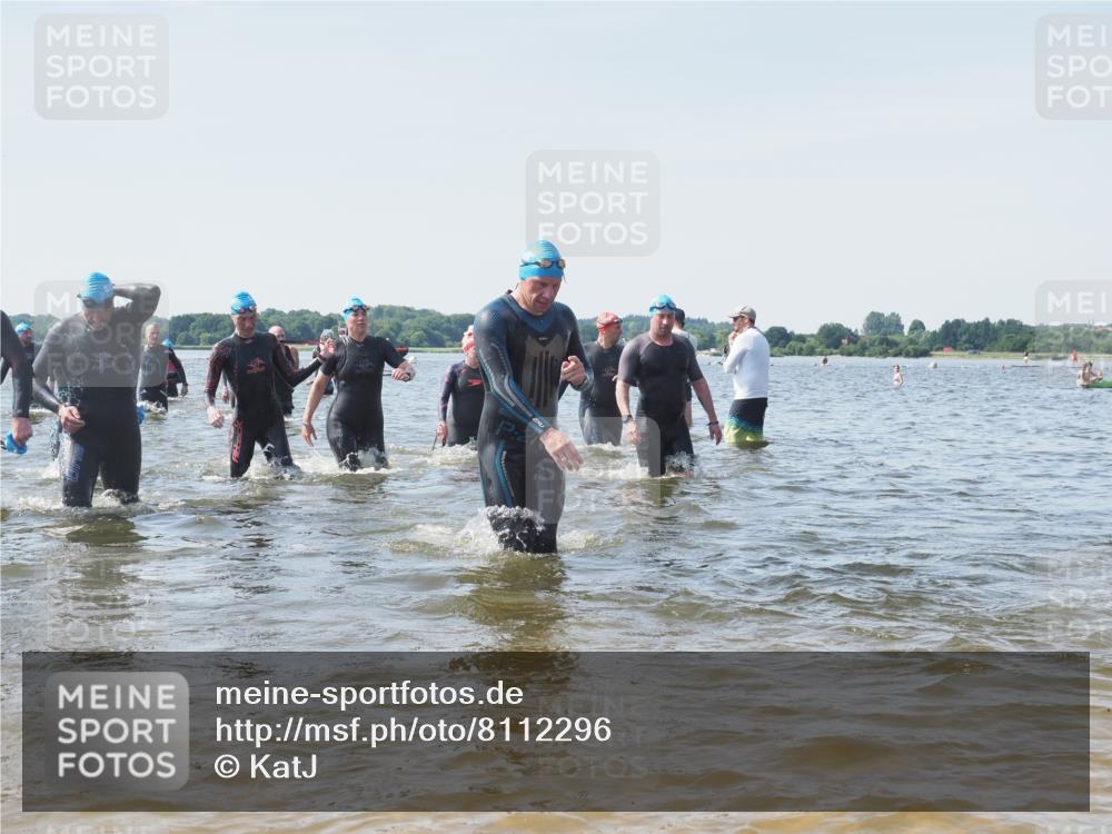 22.06.2025 - Viking Triathlon KatJ http://msf.ph/oto/8112296 22.06.2025 10:40:33 Schwimmen 44, 228, 235, 239, 254, 275, 291, 325, 361, 375, 385, 511, 514, 556, 644, 655, 657 meine-sportfotos.de