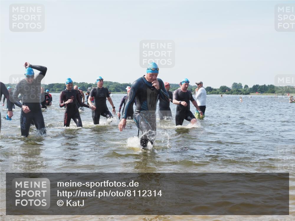 22.06.2025 - Viking Triathlon KatJ http://msf.ph/oto/8112314 22.06.2025 10:40:33 Schwimmen 44, 228, 235, 239, 254, 275, 291, 325, 361, 375, 385, 511, 514, 556, 644, 655, 657 meine-sportfotos.de