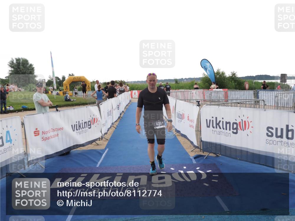 22.06.2025 - Viking Triathlon MichiJ http://msf.ph/oto/8112774 22.06.2025 16:25:25 Ziel 439 meine-sportfotos.de