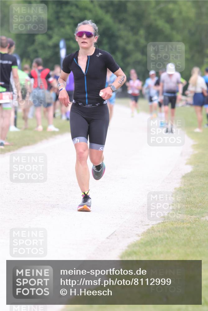 22.06.2025 - Viking Triathlon H.Heesch http://msf.ph/oto/8112999 22.06.2025 14:50:05 Laufen 343 meine-sportfotos.de