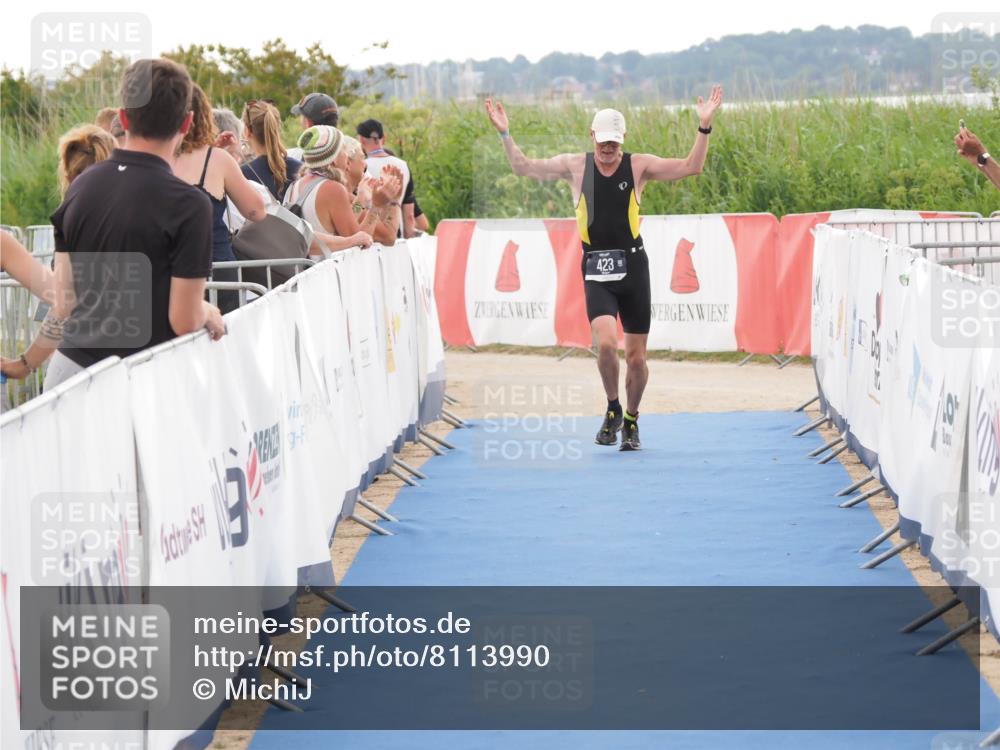 22.06.2025 - Viking Triathlon MichiJ http://msf.ph/oto/8113990 22.06.2025 16:26:08 Ziel 423 meine-sportfotos.de