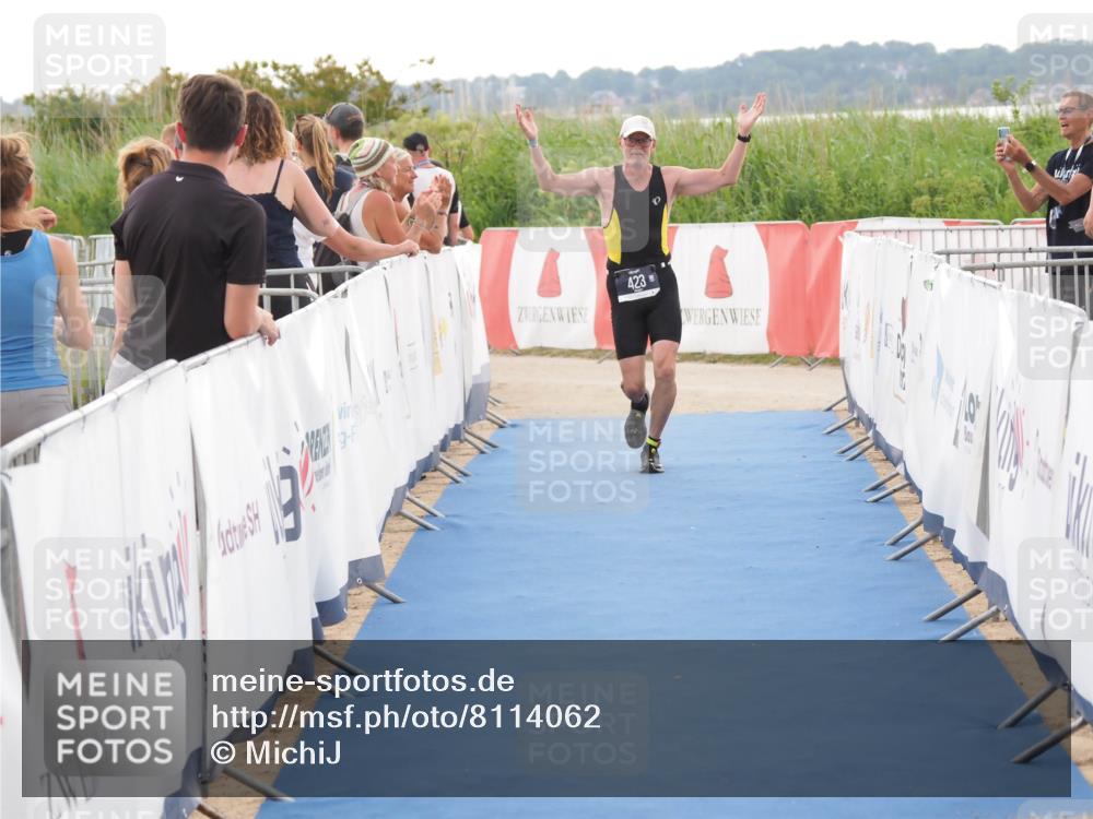 22.06.2025 - Viking Triathlon MichiJ http://msf.ph/oto/8114062 22.06.2025 16:26:09 Ziel 423 meine-sportfotos.de