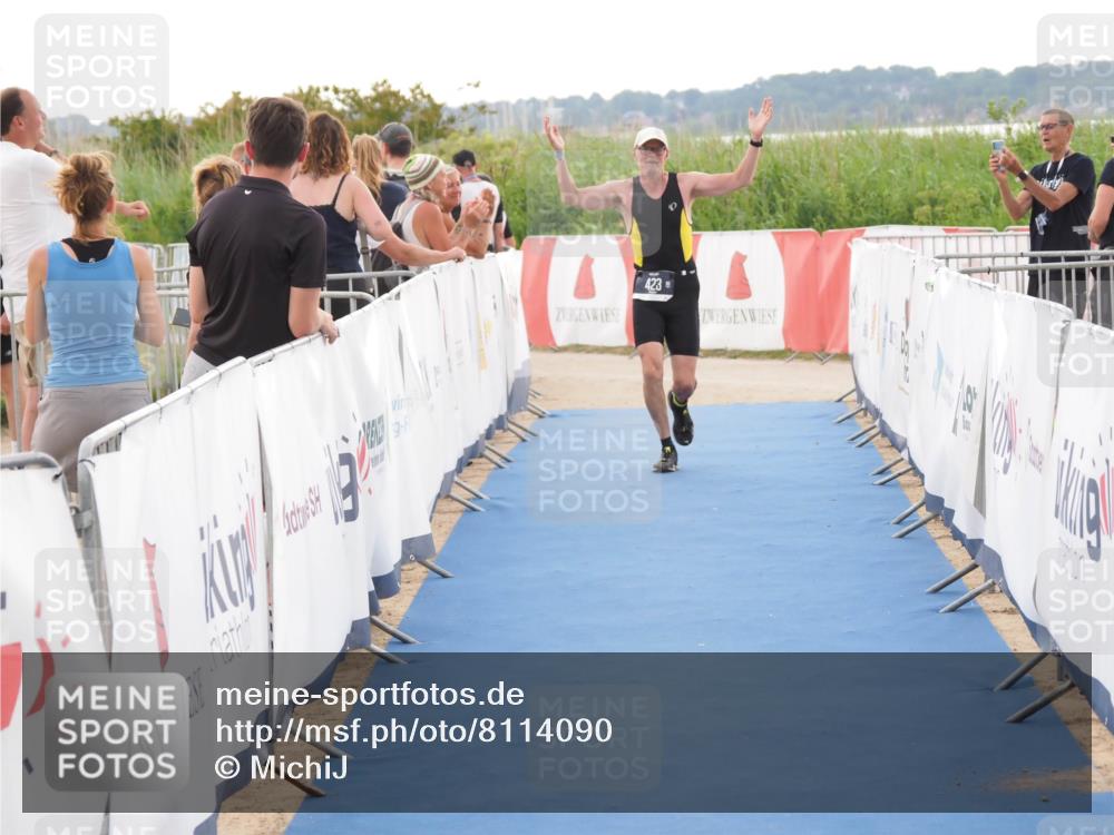 22.06.2025 - Viking Triathlon MichiJ http://msf.ph/oto/8114090 22.06.2025 16:26:09 Ziel 423 meine-sportfotos.de