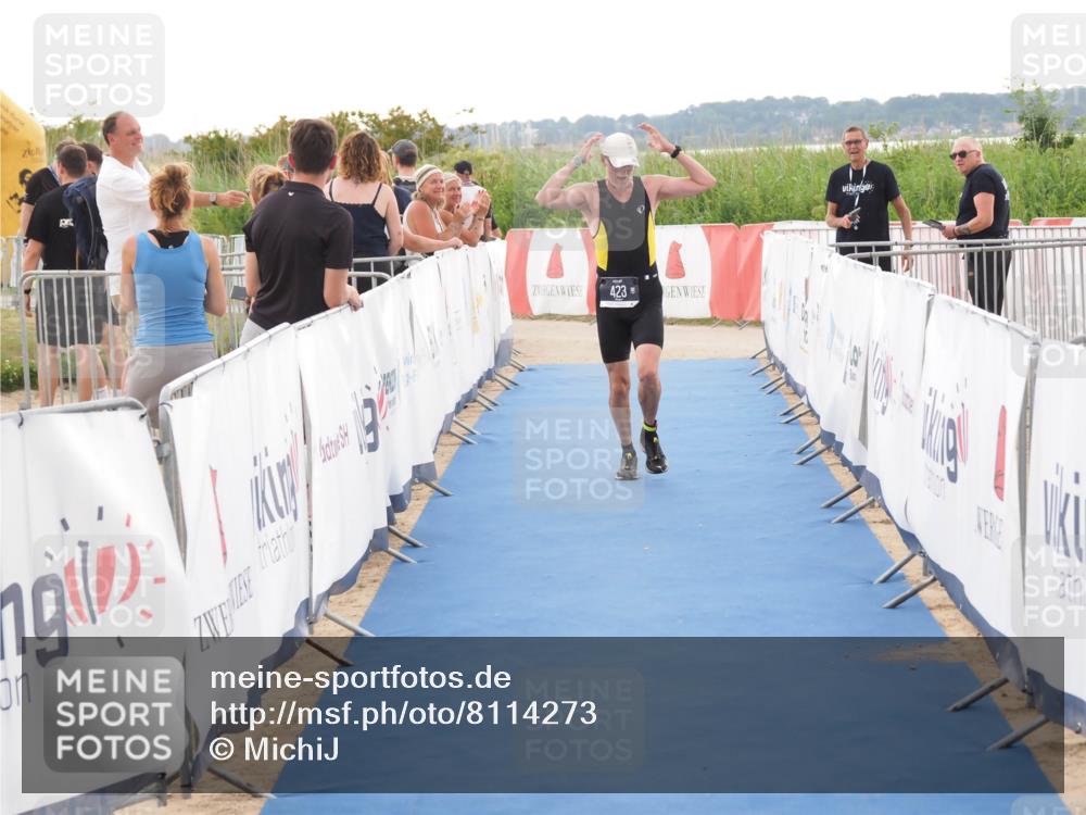 22.06.2025 - Viking Triathlon MichiJ http://msf.ph/oto/8114273 22.06.2025 16:26:11 Ziel 423 meine-sportfotos.de