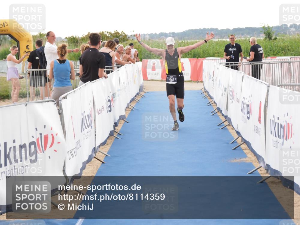 22.06.2025 - Viking Triathlon MichiJ http://msf.ph/oto/8114359 22.06.2025 16:26:11 Ziel 423 meine-sportfotos.de