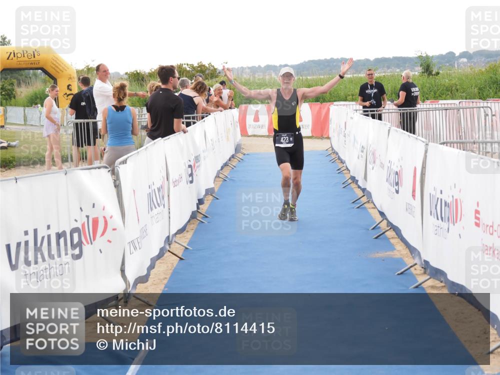 22.06.2025 - Viking Triathlon MichiJ http://msf.ph/oto/8114415 22.06.2025 16:26:12 Ziel 423 meine-sportfotos.de