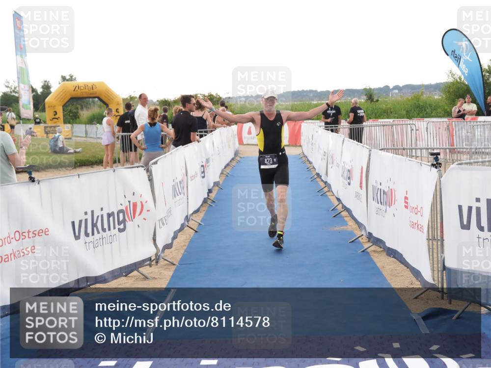 22.06.2025 - Viking Triathlon MichiJ http://msf.ph/oto/8114578 22.06.2025 16:26:13 Ziel 423 meine-sportfotos.de