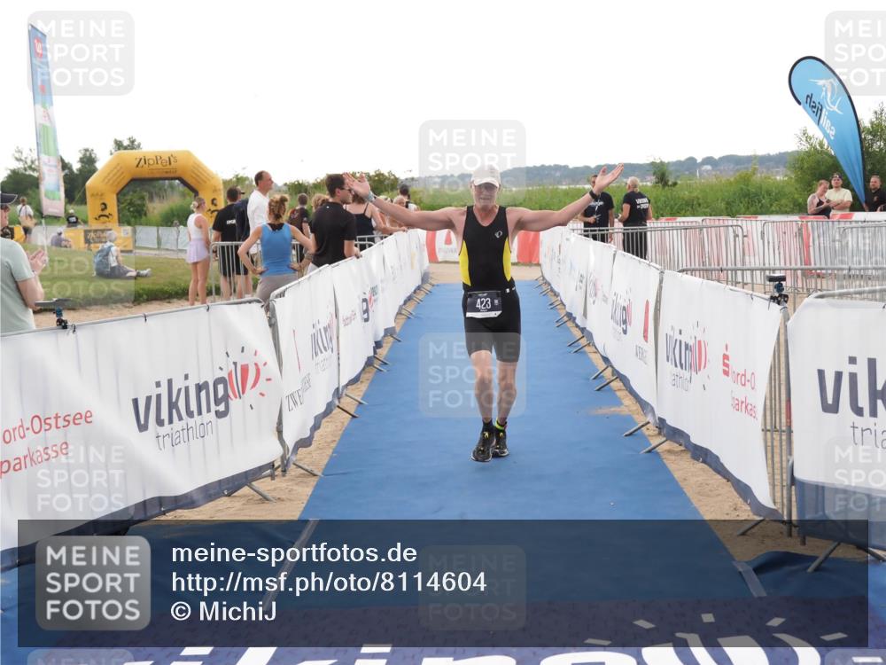 22.06.2025 - Viking Triathlon MichiJ http://msf.ph/oto/8114604 22.06.2025 16:26:13 Ziel 423 meine-sportfotos.de