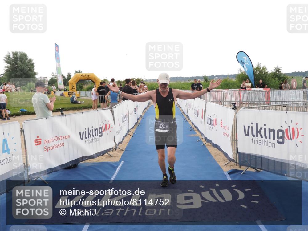 22.06.2025 - Viking Triathlon MichiJ http://msf.ph/oto/8114752 22.06.2025 16:26:14 Ziel 423 meine-sportfotos.de