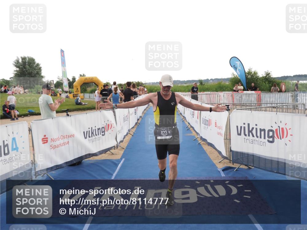 22.06.2025 - Viking Triathlon MichiJ http://msf.ph/oto/8114777 22.06.2025 16:26:15 Ziel 423 meine-sportfotos.de