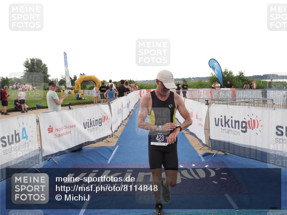 22.06.2025 - Viking Triathlon MichiJ http://msf.ph/oto/8114848 22.06.2025 16:26:15 Ziel 423 meine-sportfotos.de