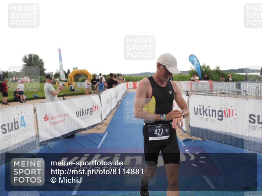 22.06.2025 - Viking Triathlon MichiJ http://msf.ph/oto/8114881 22.06.2025 16:26:15 Ziel 423 meine-sportfotos.de