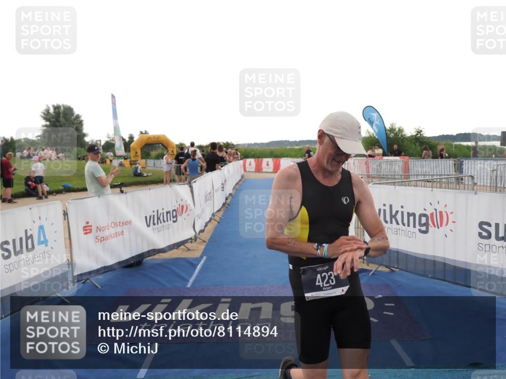 22.06.2025 - Viking Triathlon MichiJ http://msf.ph/oto/8114894 22.06.2025 16:26:15 Ziel 423 meine-sportfotos.de