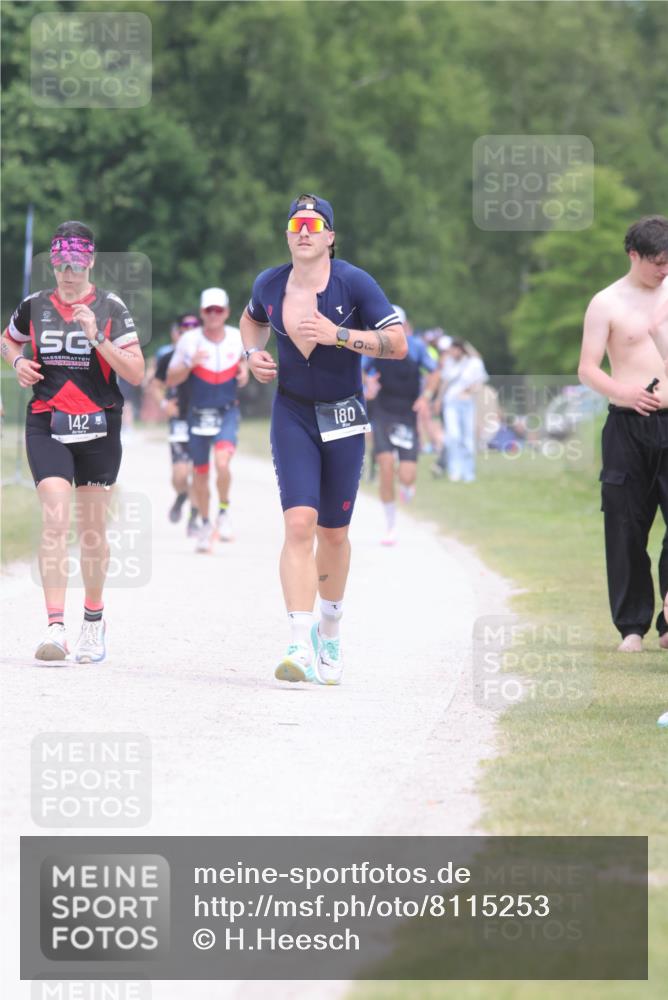 22.06.2025 - Viking Triathlon H.Heesch http://msf.ph/oto/8115253 22.06.2025 14:53:15 Laufen 402, 486 meine-sportfotos.de