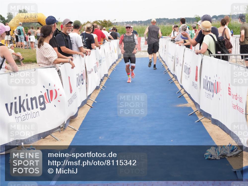 22.06.2025 - Viking Triathlon MichiJ http://msf.ph/oto/8115342 22.06.2025 15:05:43 Ziel 491, 492 meine-sportfotos.de