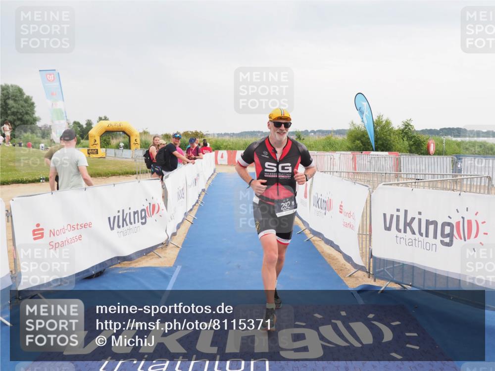 22.06.2025 - Viking Triathlon MichiJ http://msf.ph/oto/8115371 22.06.2025 16:46:40 Ziel 292 meine-sportfotos.de