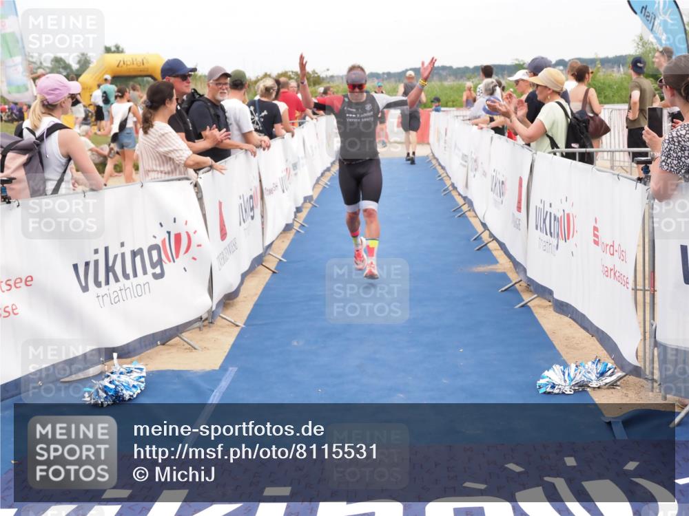 22.06.2025 - Viking Triathlon MichiJ http://msf.ph/oto/8115531 22.06.2025 15:05:45 Ziel 491, 492 meine-sportfotos.de