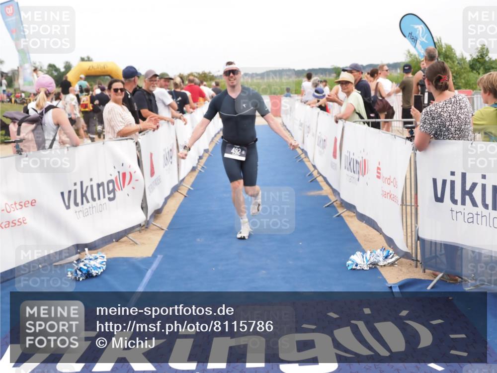 22.06.2025 - Viking Triathlon MichiJ http://msf.ph/oto/8115786 22.06.2025 15:05:49 Ziel 491, 492 meine-sportfotos.de