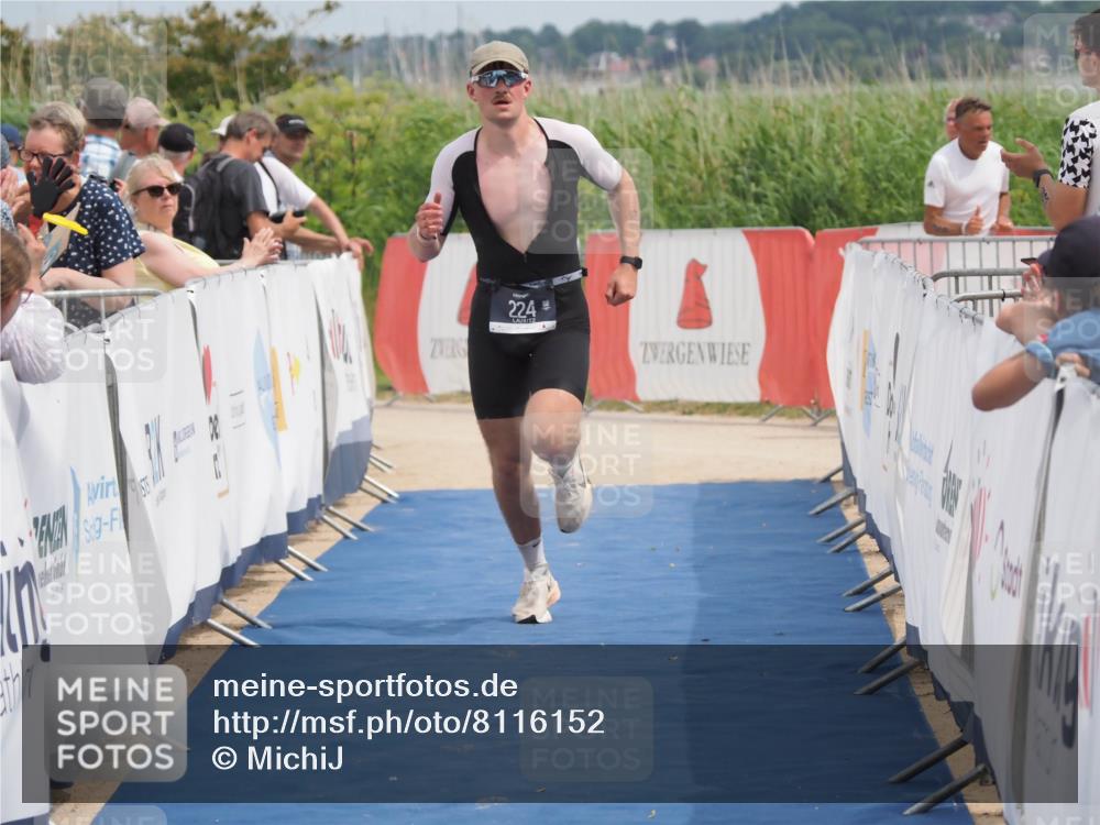 22.06.2025 - Viking Triathlon MichiJ http://msf.ph/oto/8116152 22.06.2025 14:56:05 Ziel 224 meine-sportfotos.de