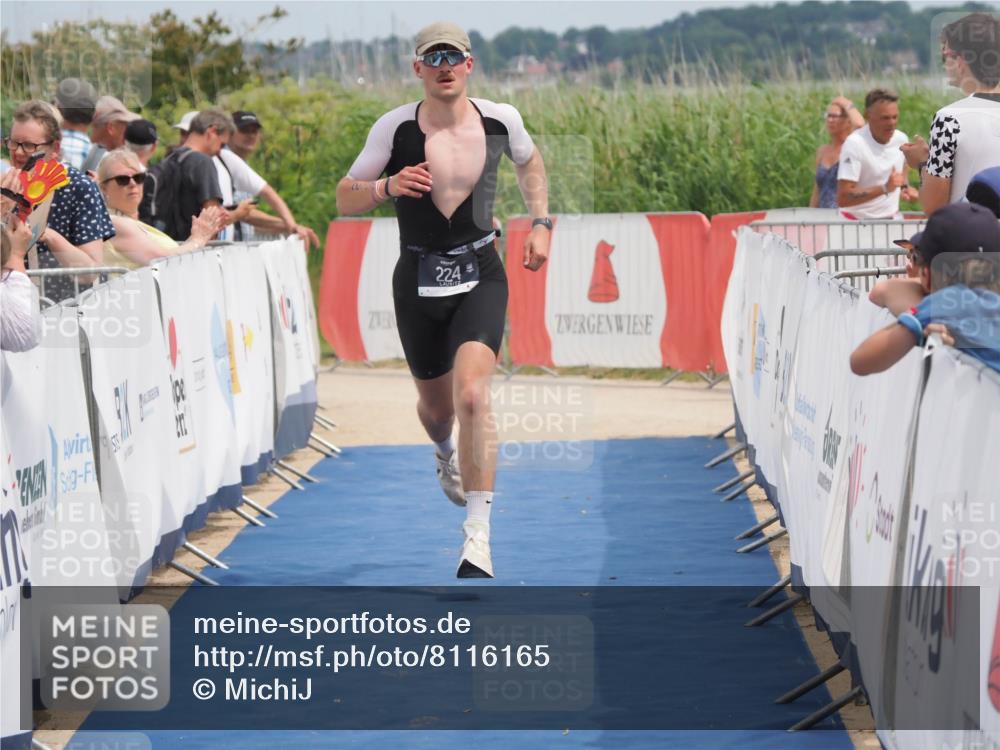 22.06.2025 - Viking Triathlon MichiJ http://msf.ph/oto/8116165 22.06.2025 14:56:05 Ziel 224 meine-sportfotos.de