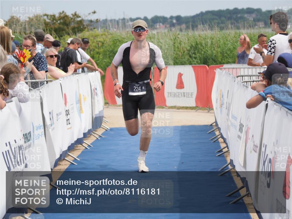 22.06.2025 - Viking Triathlon MichiJ http://msf.ph/oto/8116181 22.06.2025 14:56:05 Ziel 224 meine-sportfotos.de