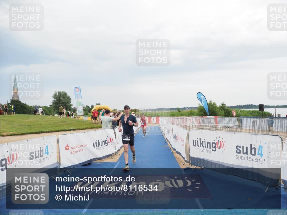 22.06.2025 - Viking Triathlon MichiJ http://msf.ph/oto/8116534 22.06.2025 16:50:55 Ziel 213, 353 meine-sportfotos.de