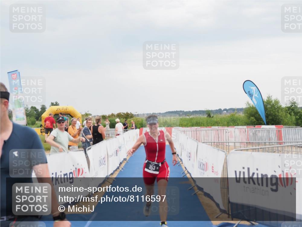 22.06.2025 - Viking Triathlon MichiJ http://msf.ph/oto/8116597 22.06.2025 16:50:57 Ziel 213, 353 meine-sportfotos.de