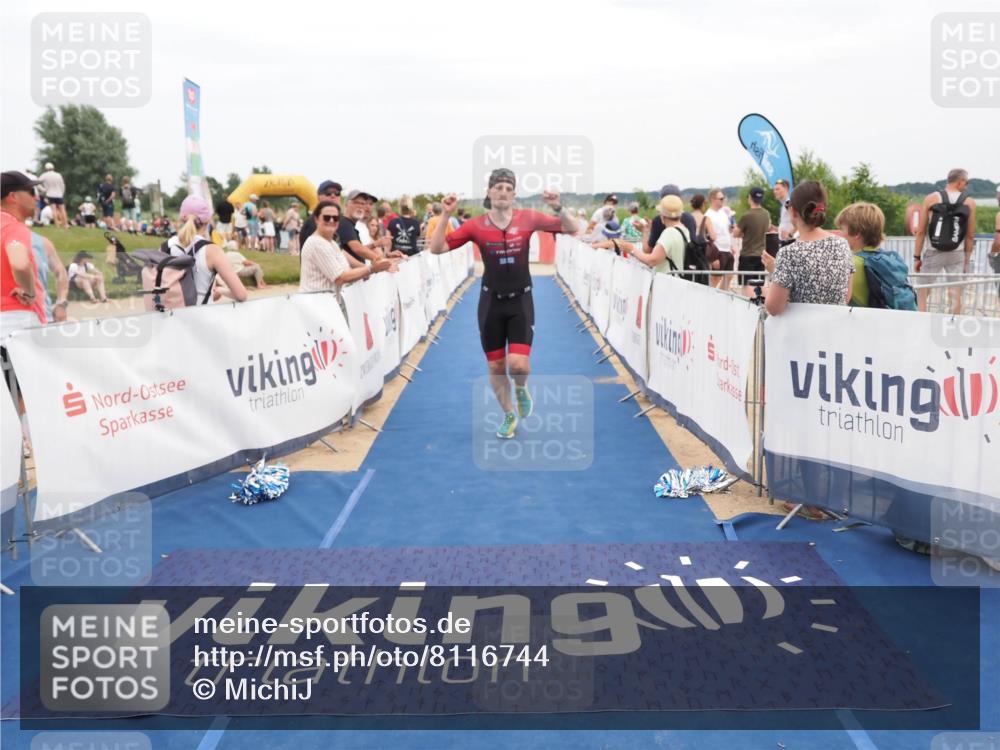 22.06.2025 - Viking Triathlon MichiJ http://msf.ph/oto/8116744 22.06.2025 15:06:59 Ziel 429 meine-sportfotos.de