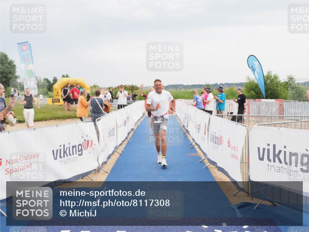 22.06.2025 - Viking Triathlon MichiJ http://msf.ph/oto/8117308 22.06.2025 16:53:35 Ziel 359, 436 meine-sportfotos.de