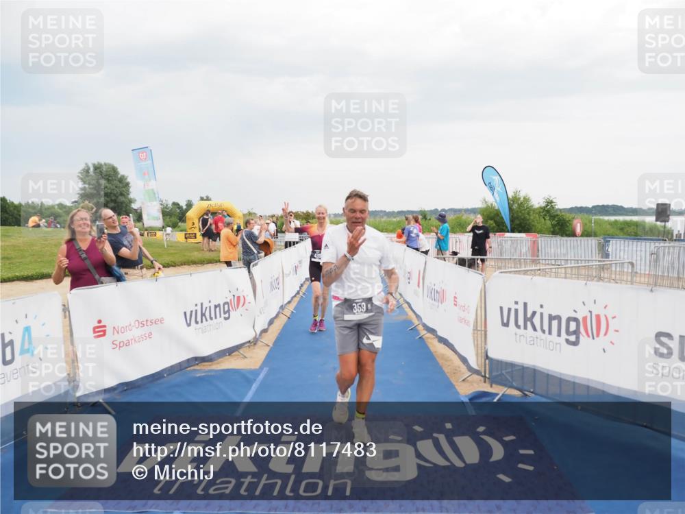 22.06.2025 - Viking Triathlon MichiJ http://msf.ph/oto/8117483 22.06.2025 16:53:37 Ziel 359, 436 meine-sportfotos.de