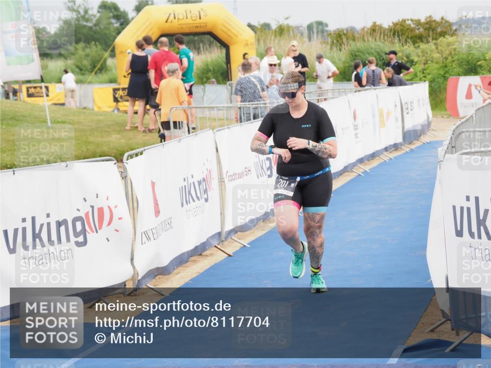 22.06.2025 - Viking Triathlon MichiJ http://msf.ph/oto/8117704 22.06.2025 16:54:15 Ziel 201 meine-sportfotos.de