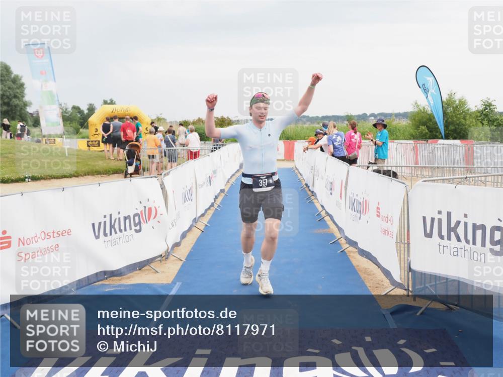 22.06.2025 - Viking Triathlon MichiJ http://msf.ph/oto/8117971 22.06.2025 16:55:26 Ziel 357 meine-sportfotos.de