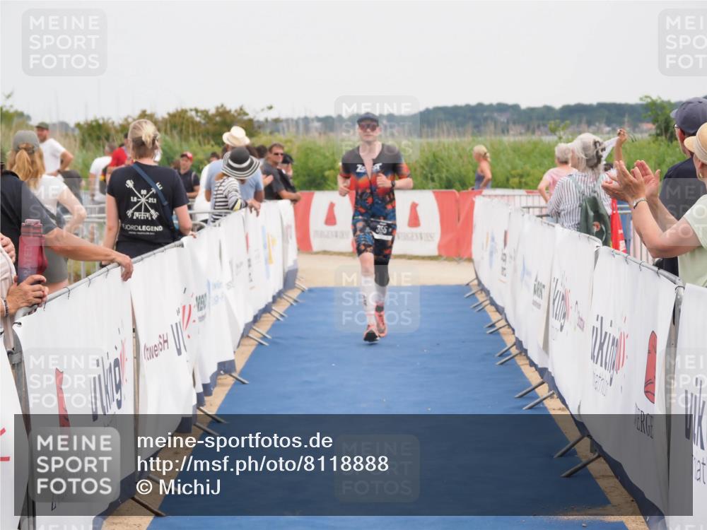 22.06.2025 - Viking Triathlon MichiJ http://msf.ph/oto/8118888 22.06.2025 15:08:34 Ziel 355 meine-sportfotos.de