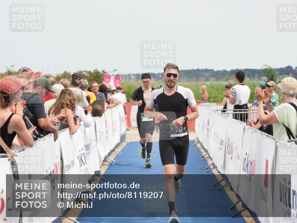 22.06.2025 - Viking Triathlon MichiJ http://msf.ph/oto/8119207 22.06.2025 14:58:43 Ziel 233, 508 meine-sportfotos.de