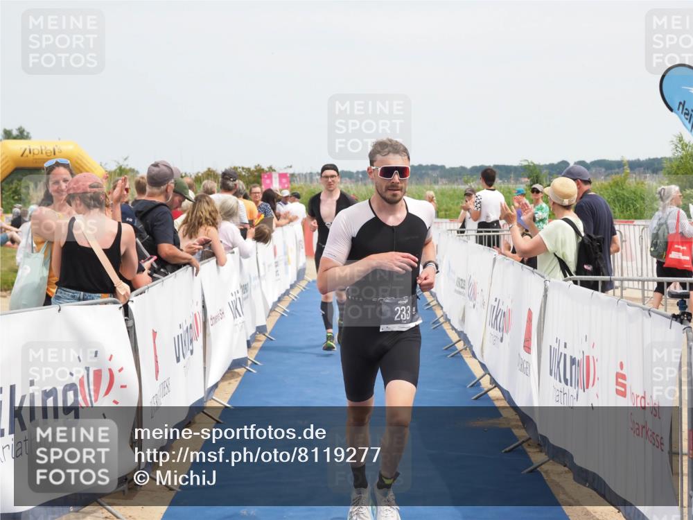 22.06.2025 - Viking Triathlon MichiJ http://msf.ph/oto/8119277 22.06.2025 14:58:44 Ziel 233, 508 meine-sportfotos.de