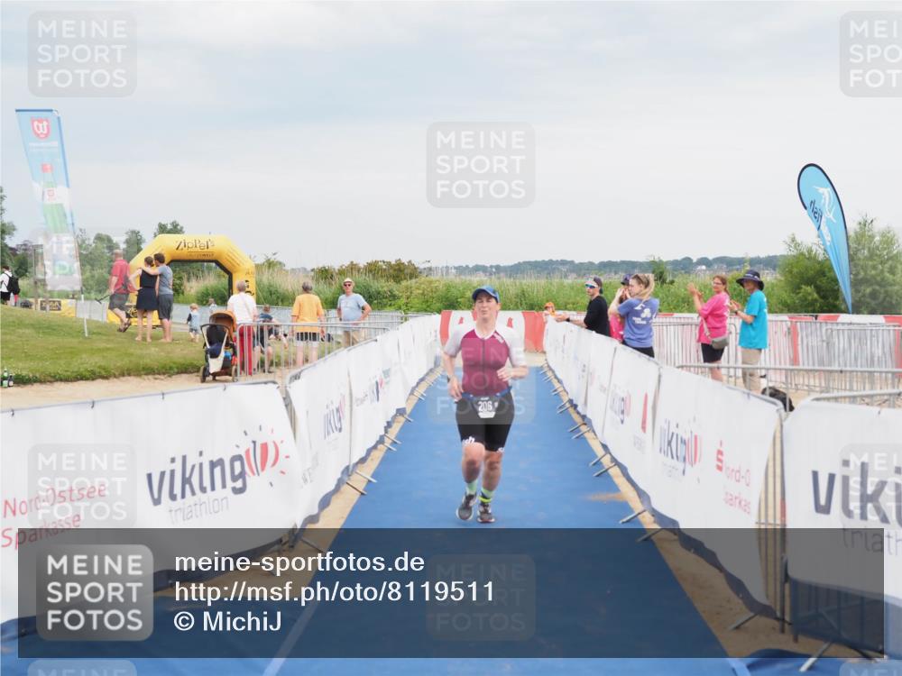 22.06.2025 - Viking Triathlon MichiJ http://msf.ph/oto/8119511 22.06.2025 17:00:49 Ziel 206 meine-sportfotos.de