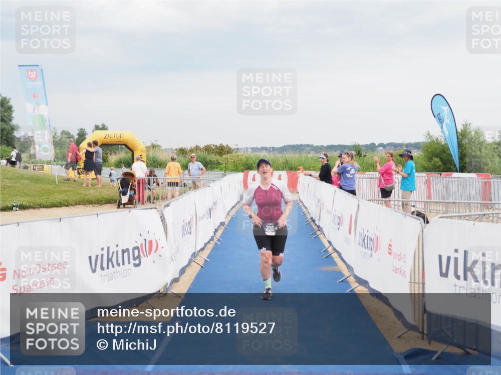 22.06.2025 - Viking Triathlon MichiJ http://msf.ph/oto/8119527 22.06.2025 17:00:49 Ziel 206 meine-sportfotos.de