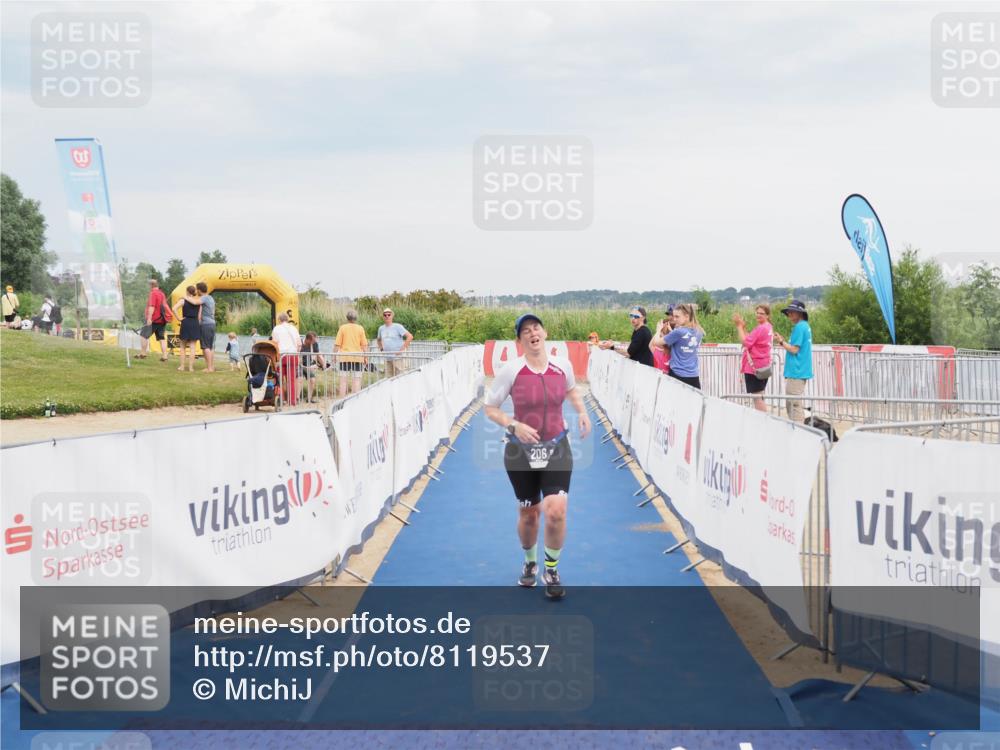 22.06.2025 - Viking Triathlon MichiJ http://msf.ph/oto/8119537 22.06.2025 17:00:49 Ziel 206 meine-sportfotos.de