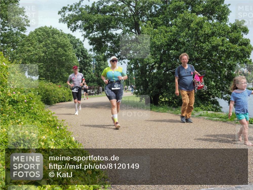 22.06.2025 - Viking Triathlon KatJ http://msf.ph/oto/8120149 22.06.2025 15:14:50 Laufen 462, 468 meine-sportfotos.de