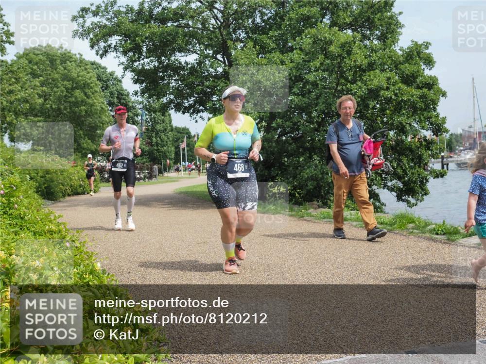 22.06.2025 - Viking Triathlon KatJ http://msf.ph/oto/8120212 22.06.2025 15:14:51 Laufen 462, 468 meine-sportfotos.de