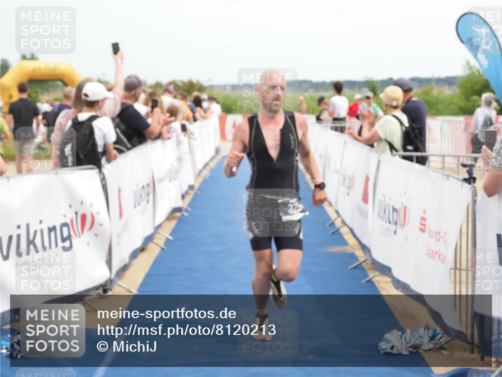 22.06.2025 - Viking Triathlon MichiJ http://msf.ph/oto/8120213 22.06.2025 14:59:09 Ziel 137, 325 meine-sportfotos.de