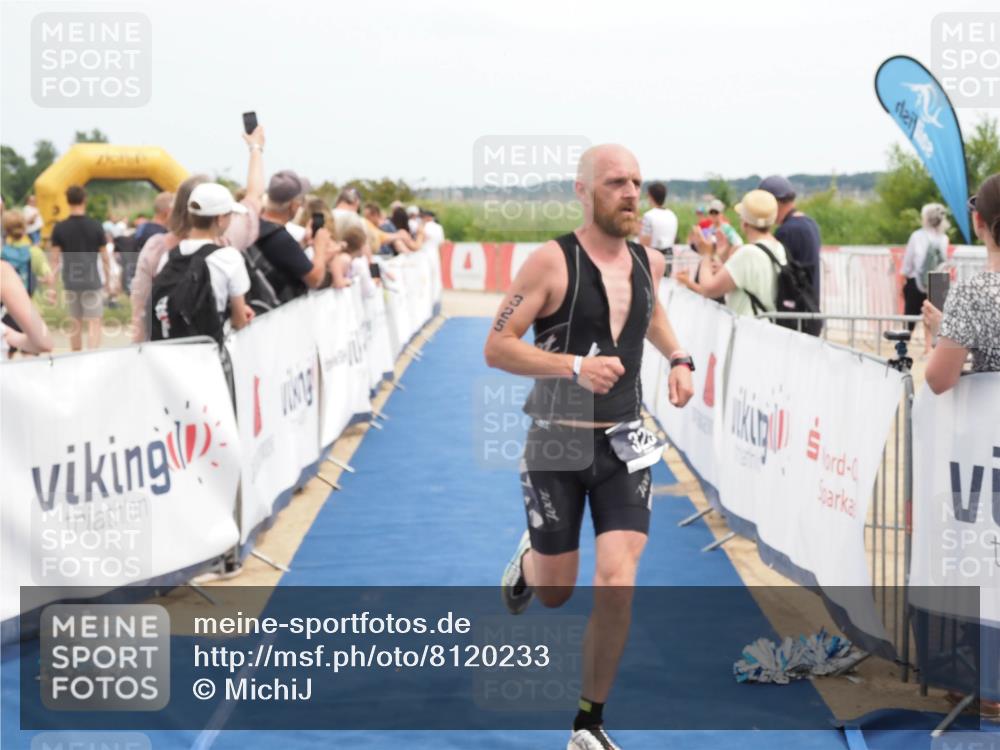 22.06.2025 - Viking Triathlon MichiJ http://msf.ph/oto/8120233 22.06.2025 14:59:09 Ziel 137, 325 meine-sportfotos.de
