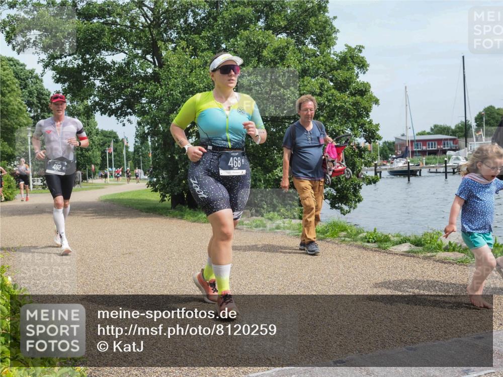 22.06.2025 - Viking Triathlon KatJ http://msf.ph/oto/8120259 22.06.2025 15:14:52 Laufen 462, 468 meine-sportfotos.de