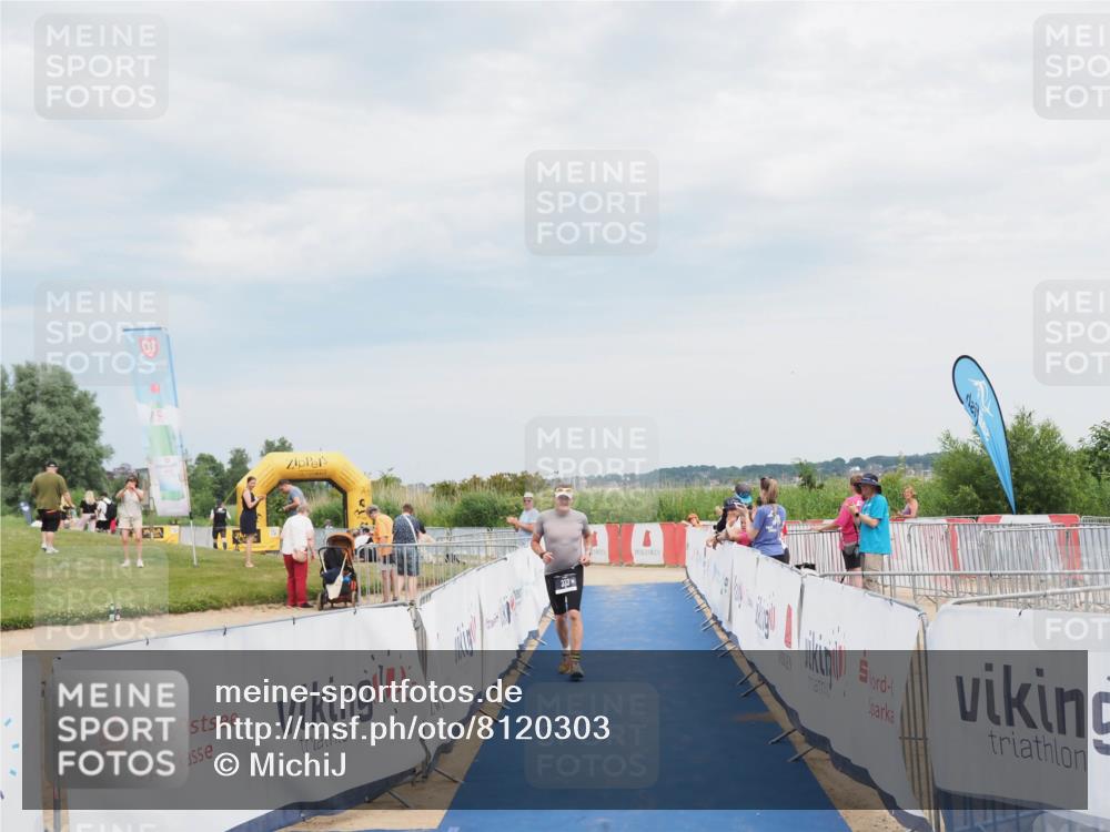 22.06.2025 - Viking Triathlon MichiJ http://msf.ph/oto/8120303 22.06.2025 17:03:29 Ziel 333 meine-sportfotos.de